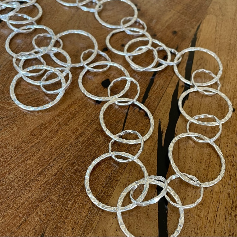 SILVER CIRCLE NECKLACE